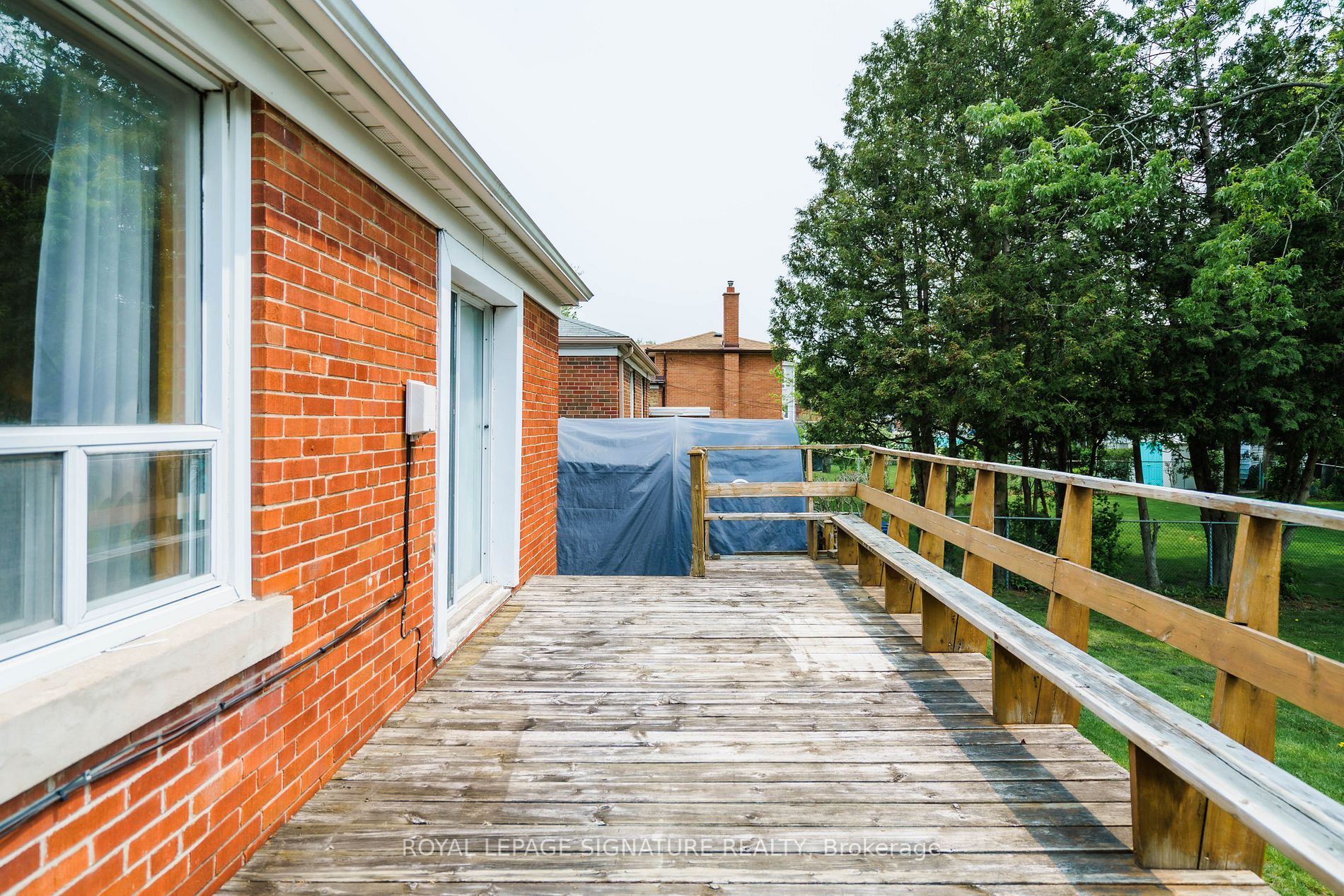 77 Manhattan Dr
