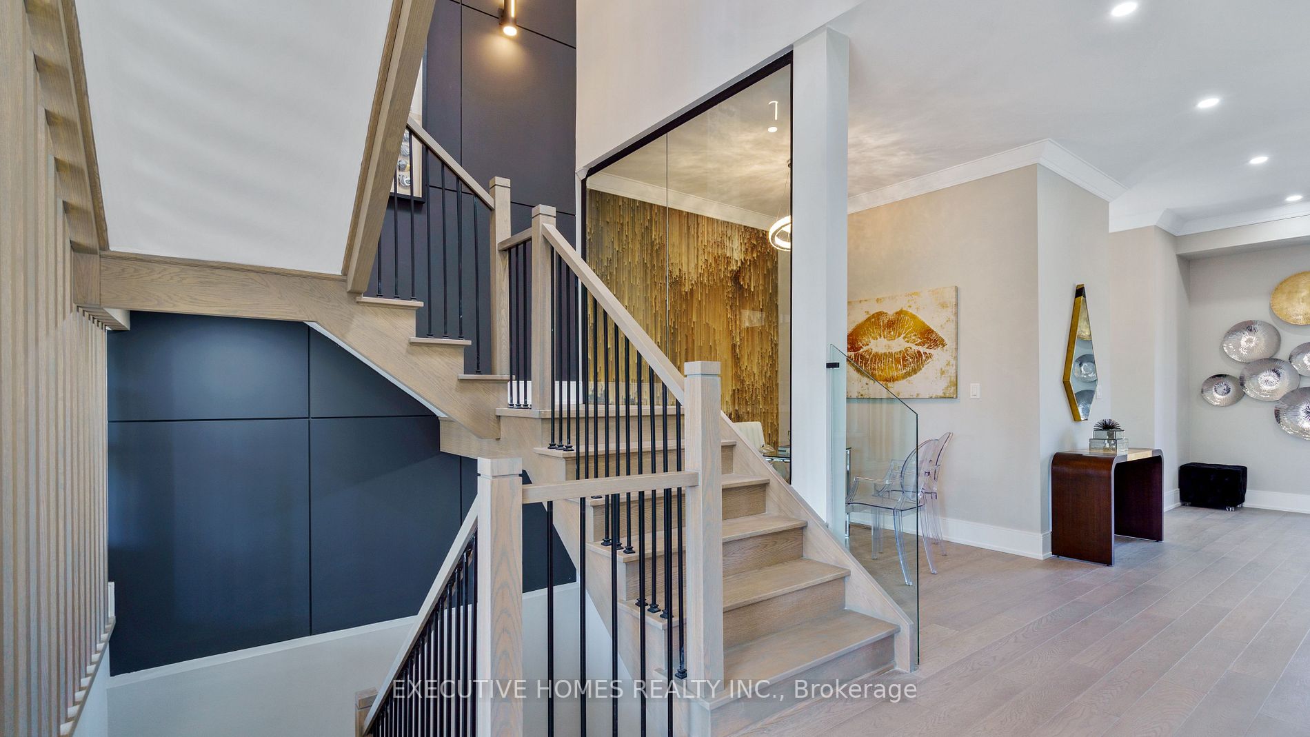 1094 A Warden Ave