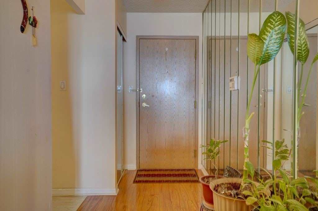 88 Corporate Dr, #1617