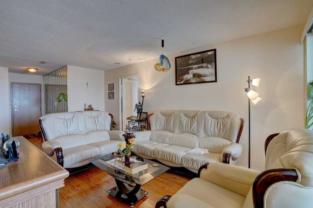 88 Corporate Dr, #1617