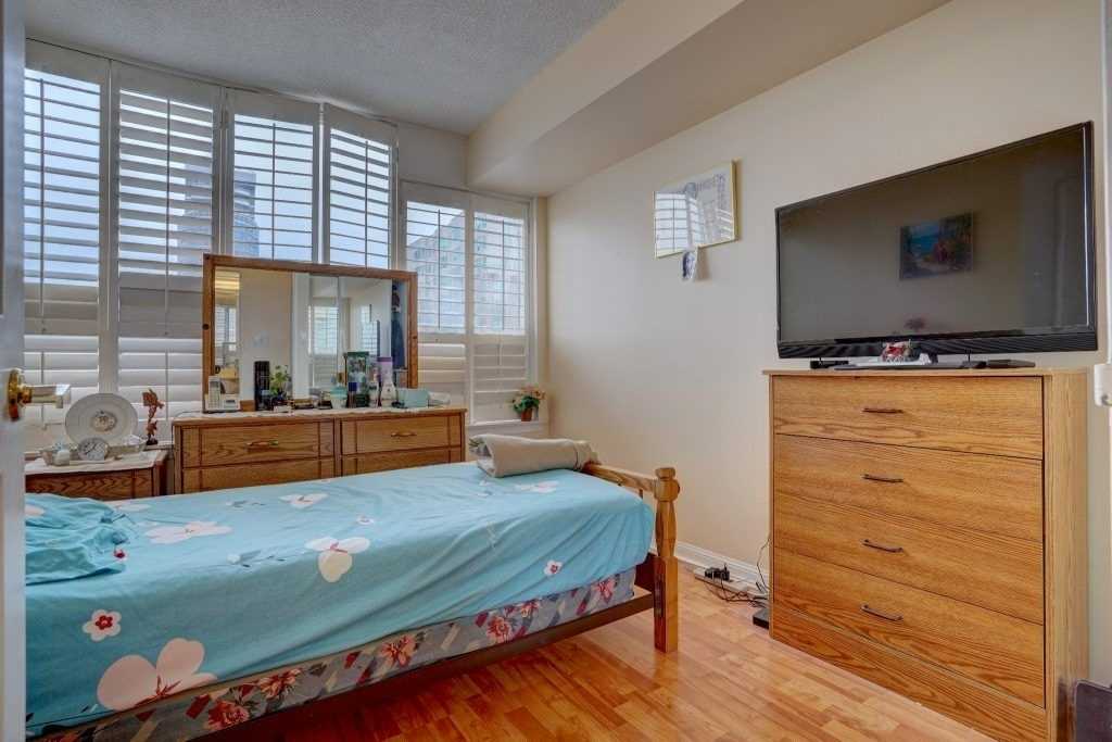 88 Corporate Dr, #1617