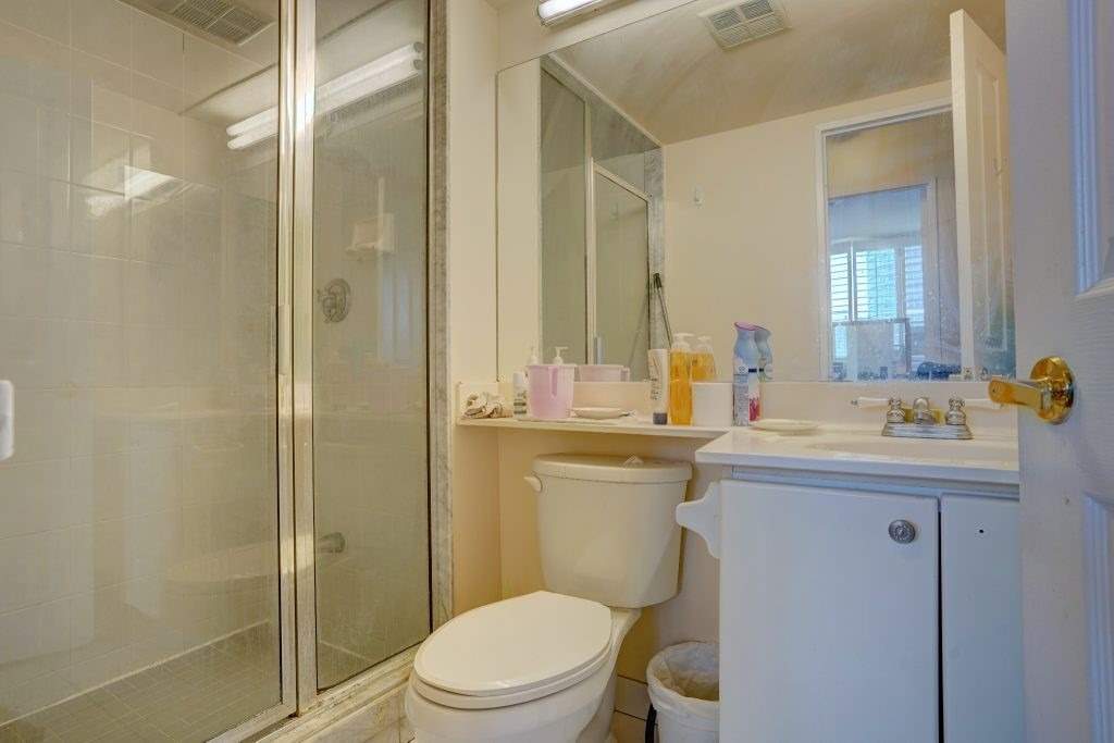 88 Corporate Dr, #1617