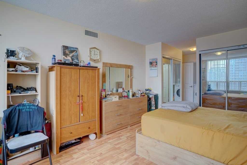 88 Corporate Dr, #1617