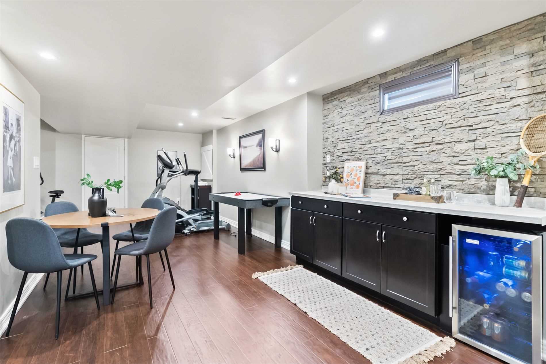 1381 Clearbrook Dr