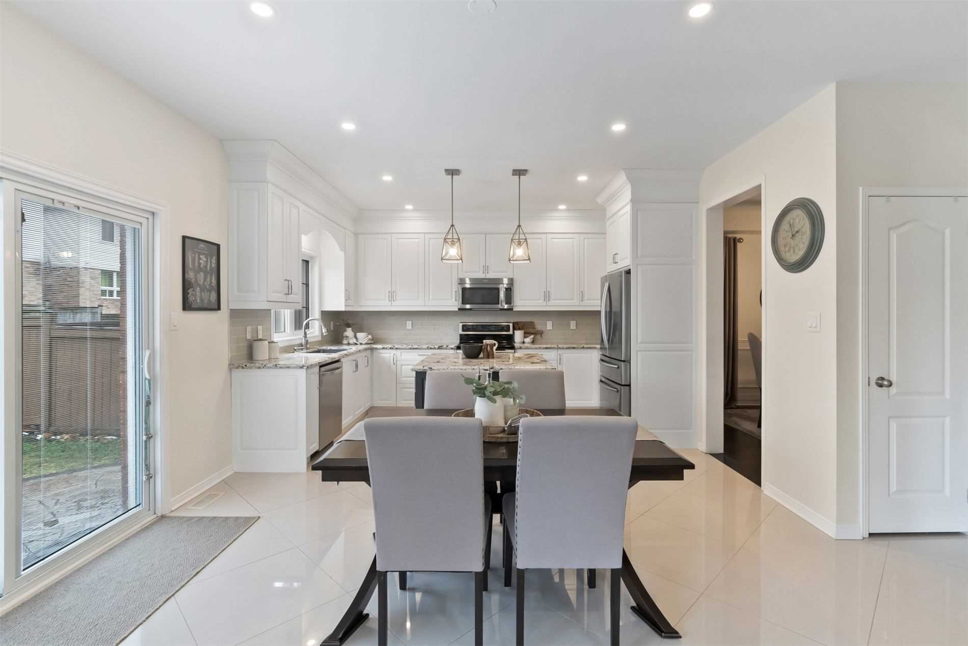 1381 Clearbrook Dr