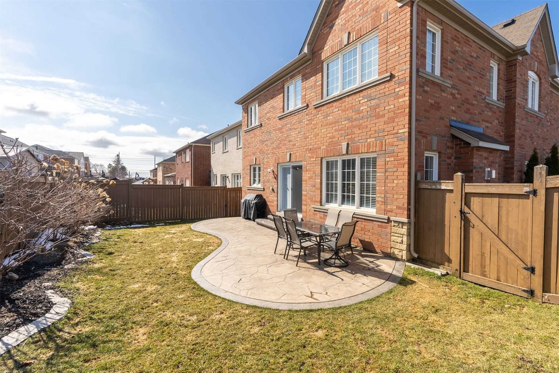1381 Clearbrook Dr