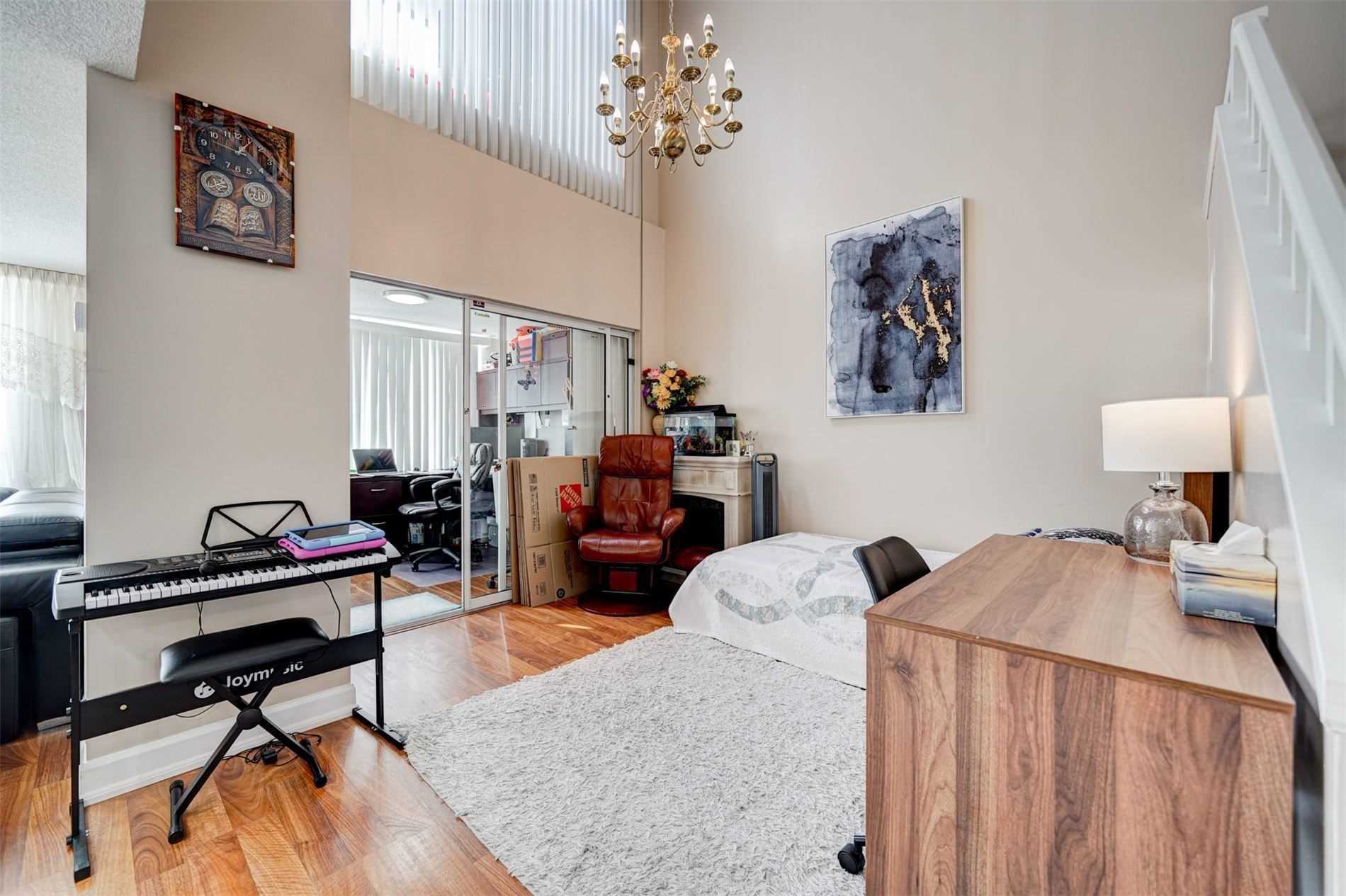 5800 Sheppard Avenue E, #516