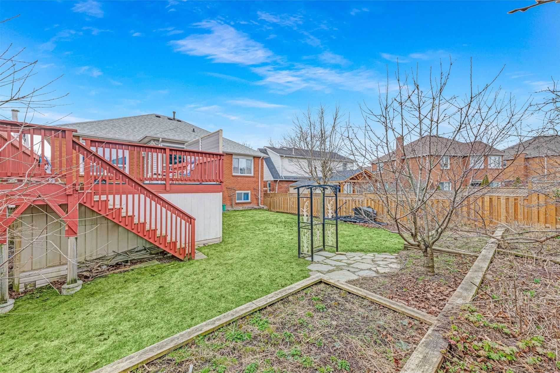 4 Orchard Park Dr
