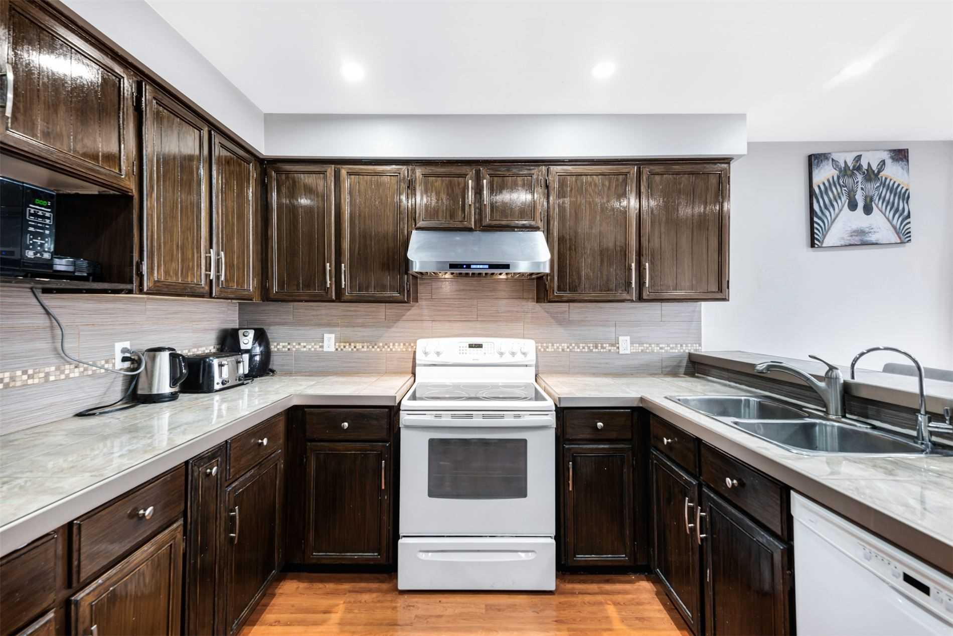 4 Orchard Park Dr