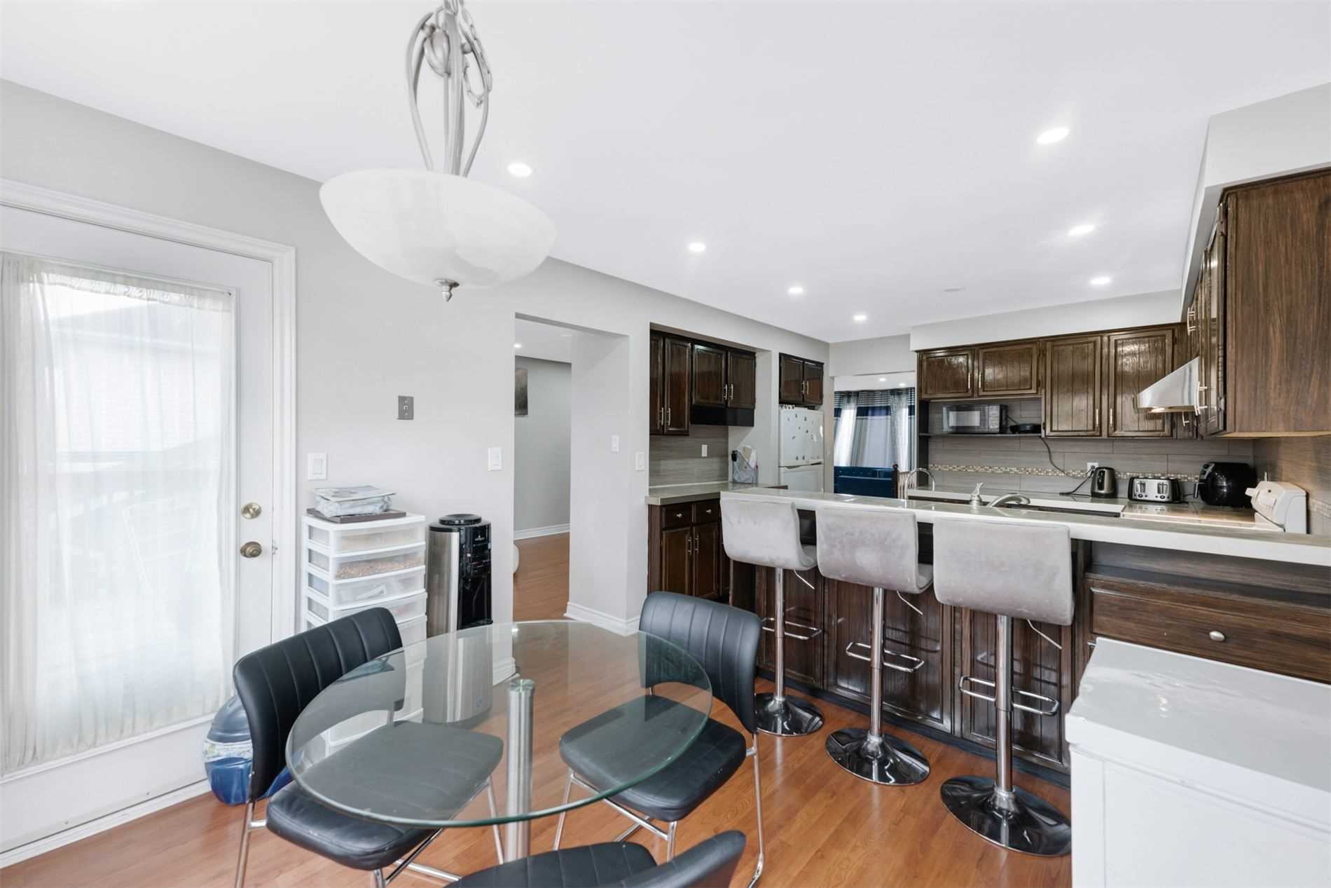 4 Orchard Park Dr