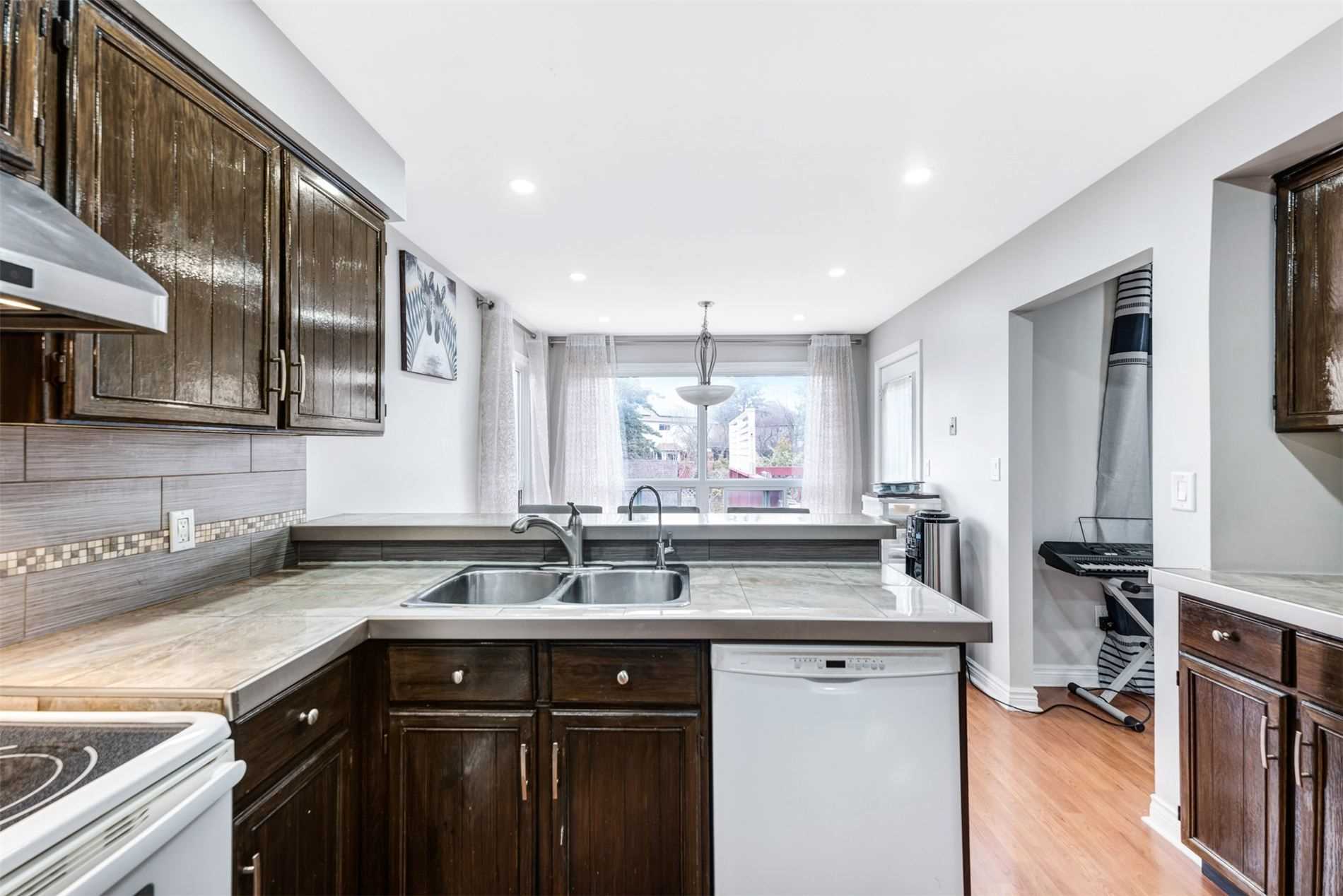 4 Orchard Park Dr