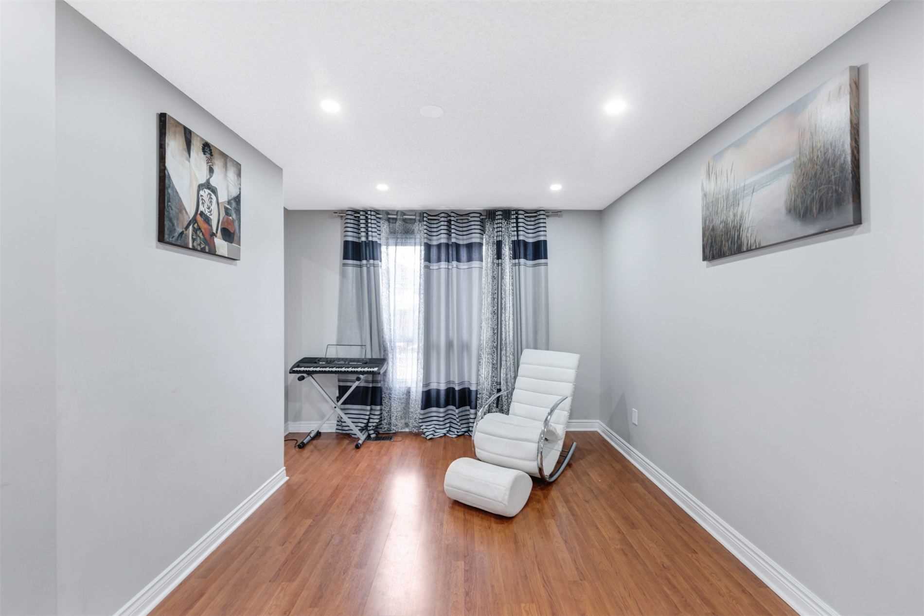 4 Orchard Park Dr