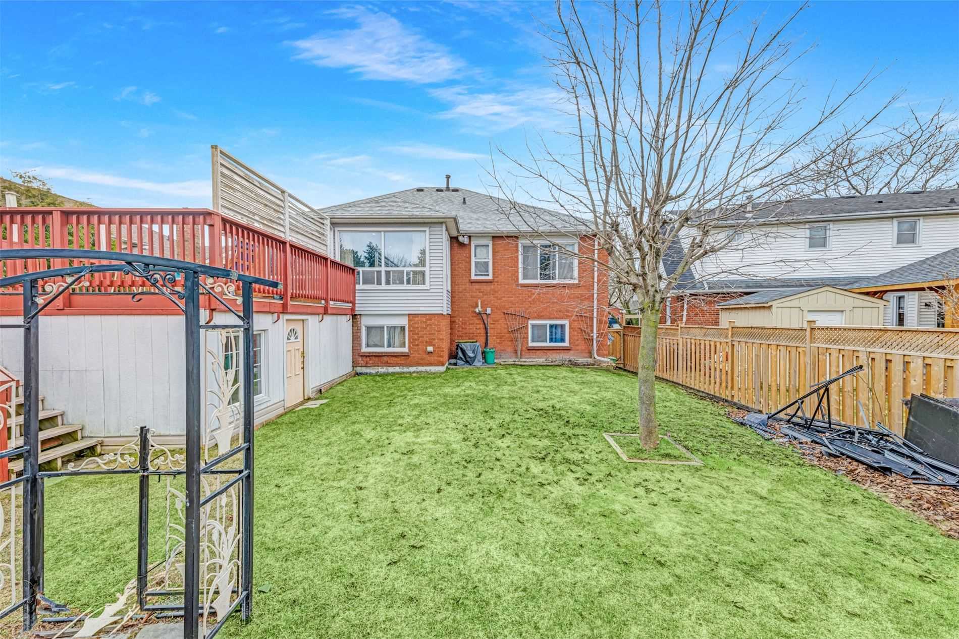 4 Orchard Park Dr