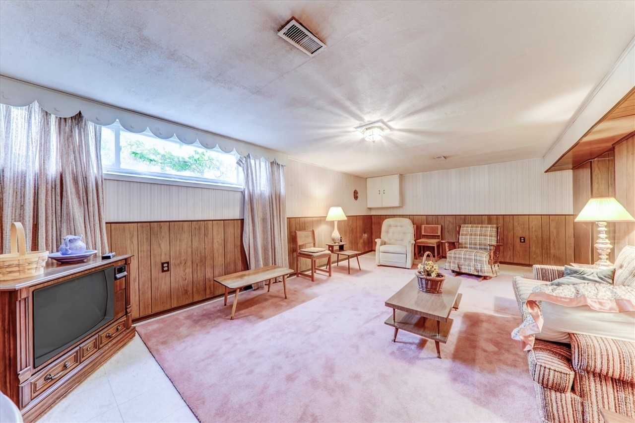 3 Holton Road