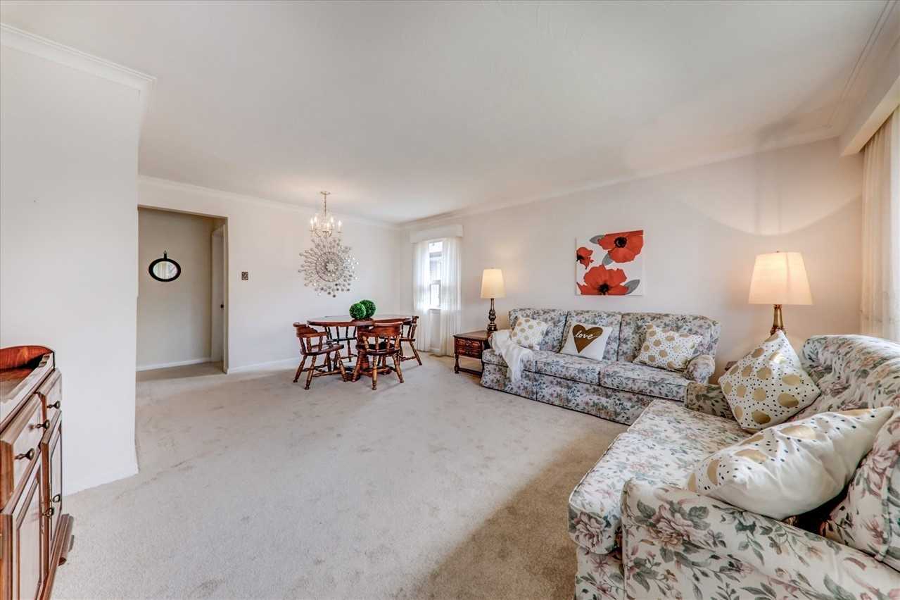 3 Holton Road