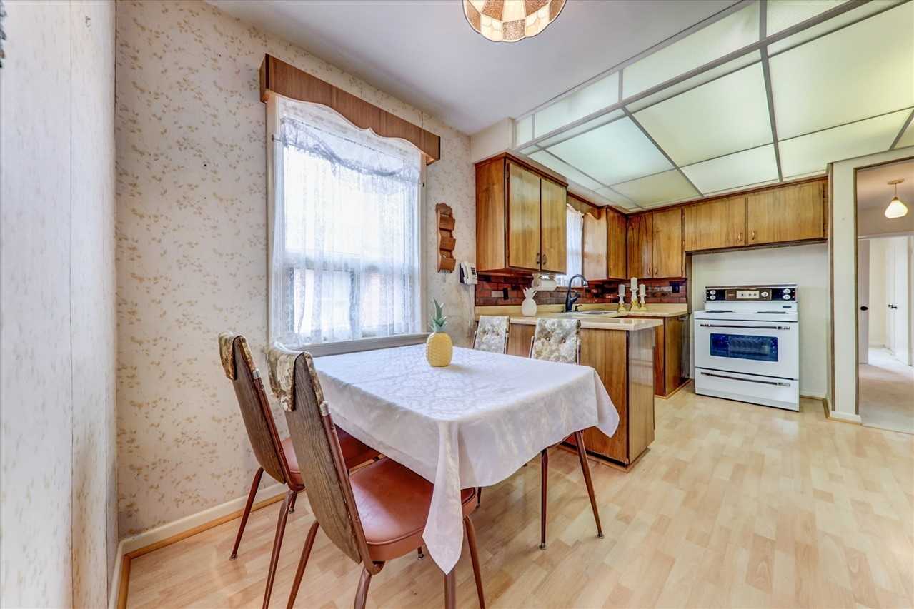3 Holton Road