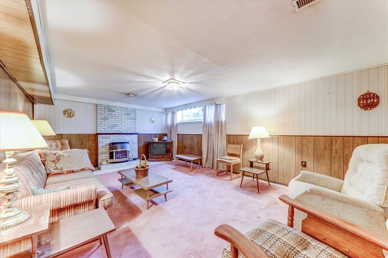 3 Holton Road
