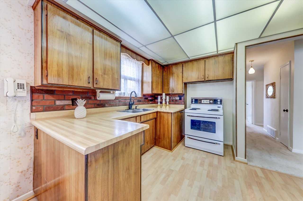 3 Holton Road