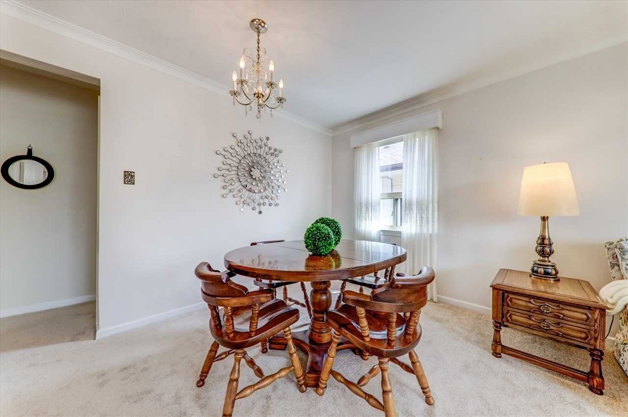 3 Holton Road