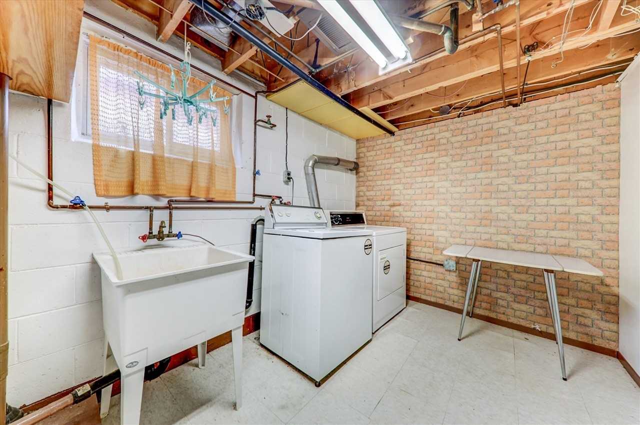 3 Holton Road