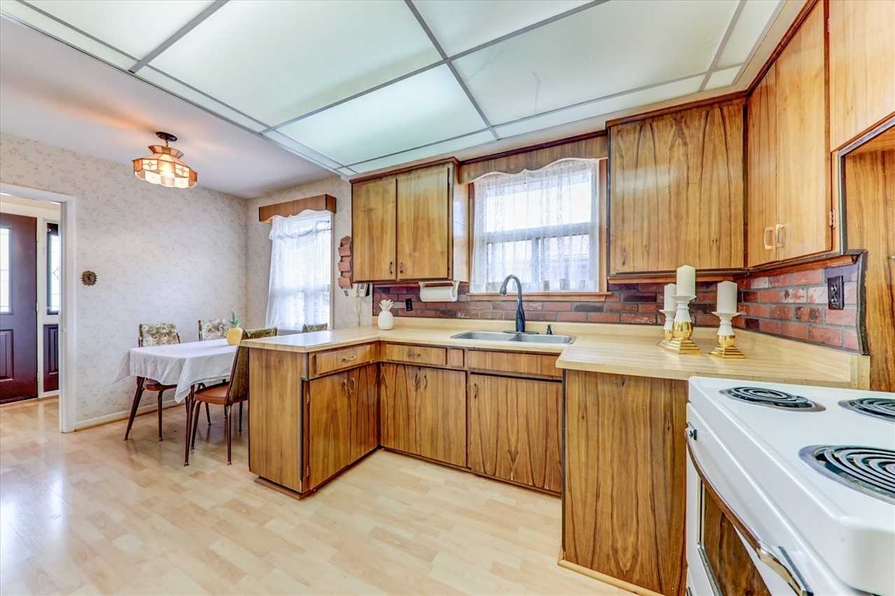 3 Holton Road