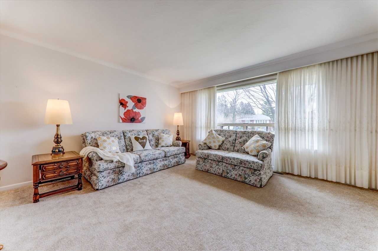 3 Holton Road