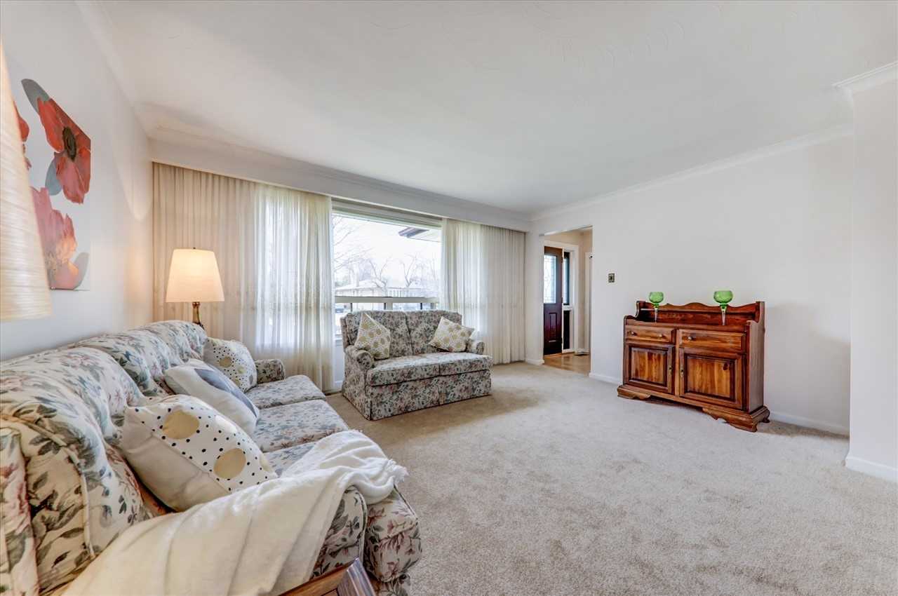 3 Holton Road
