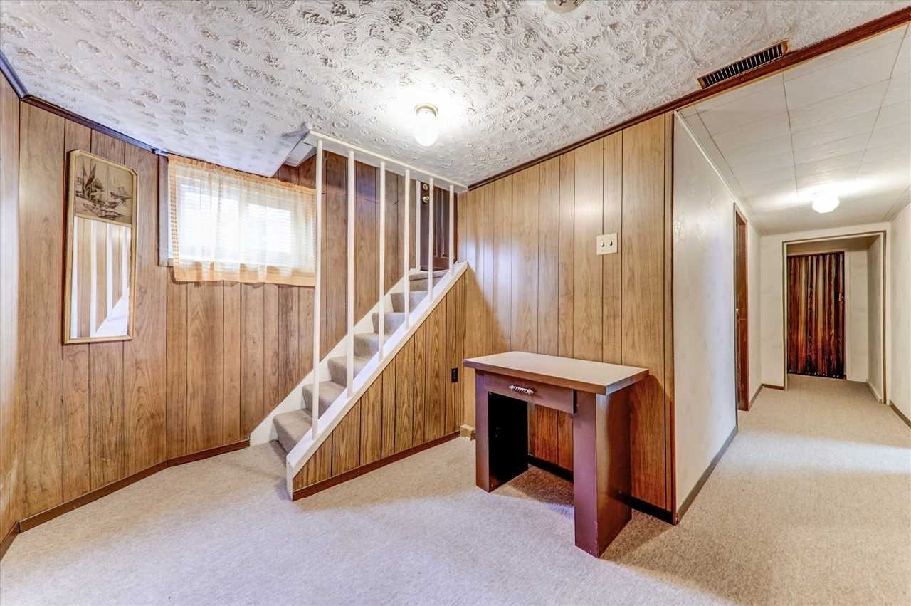 3 Holton Road