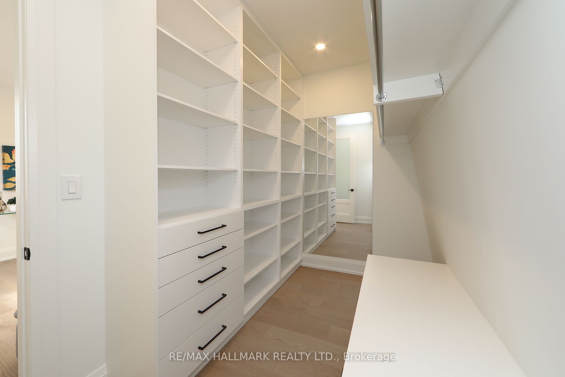 27 Hunter St