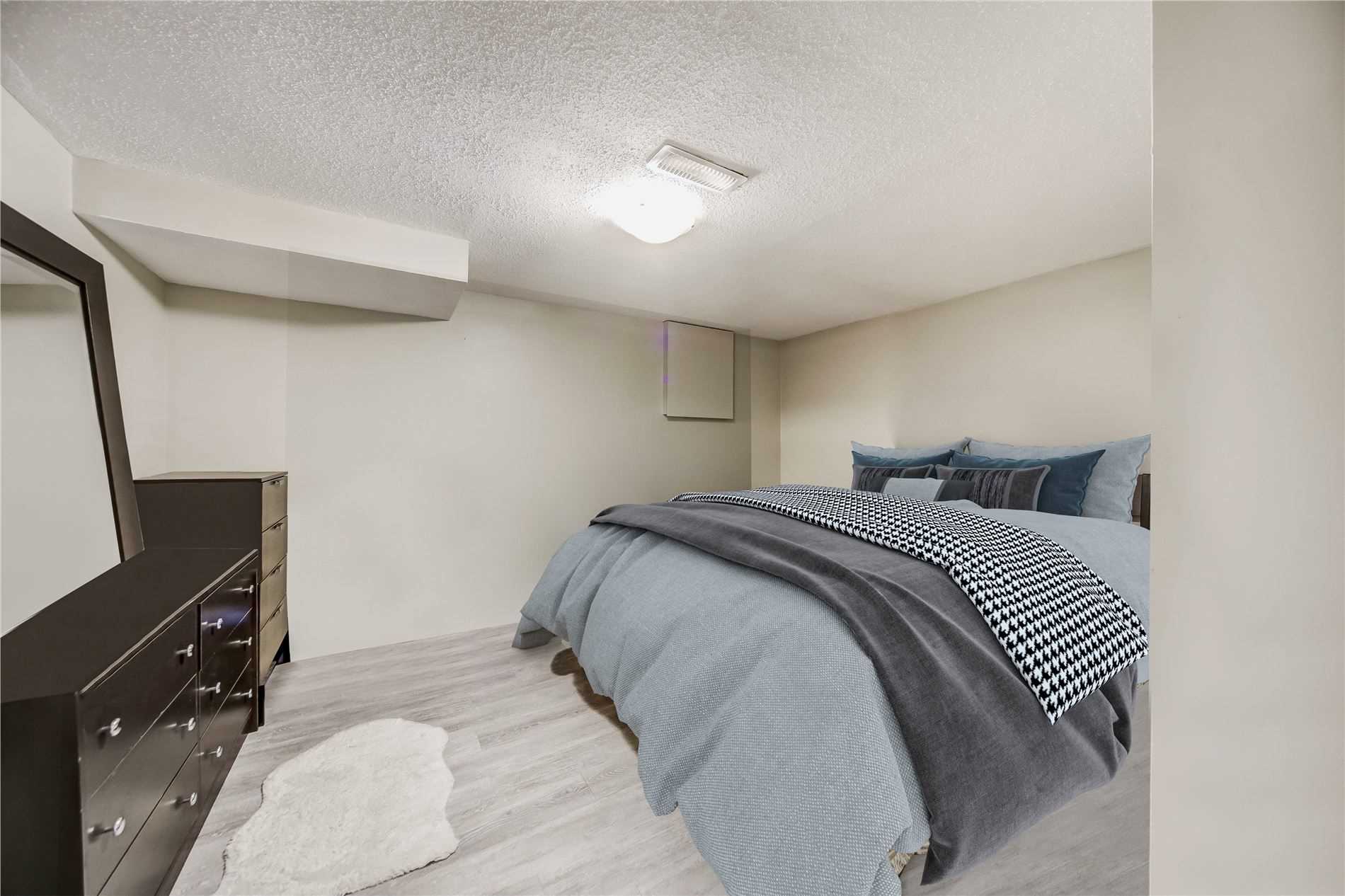 312 Warden Ave