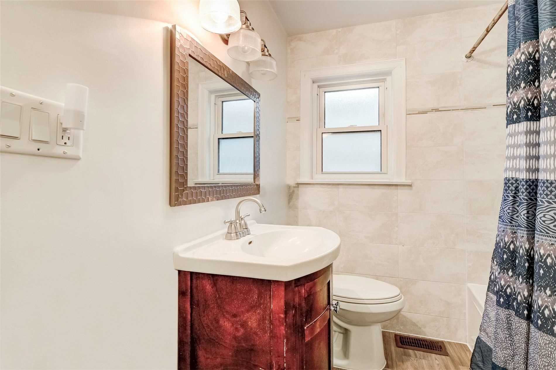 312 Warden Ave