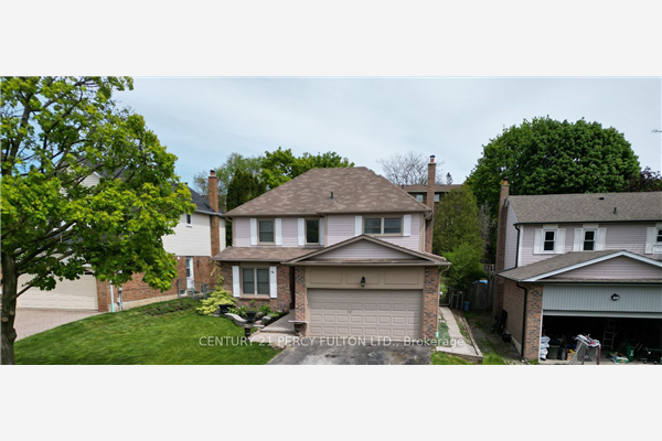 91 Holliday Dr, Whitby