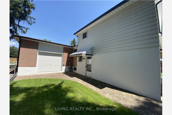 1295 Commerce St, Pickering