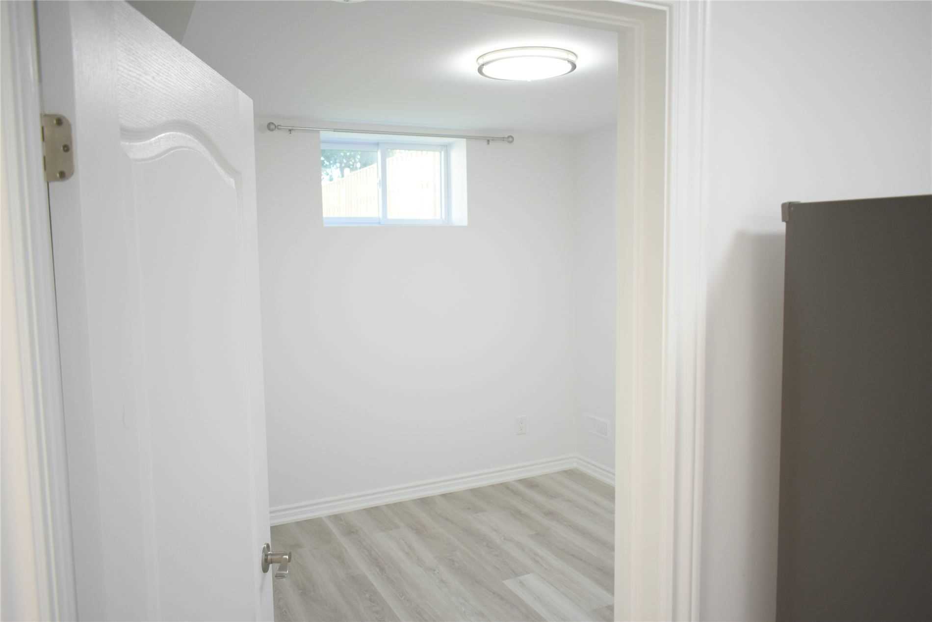 655 Cartier Avenue, #Lower