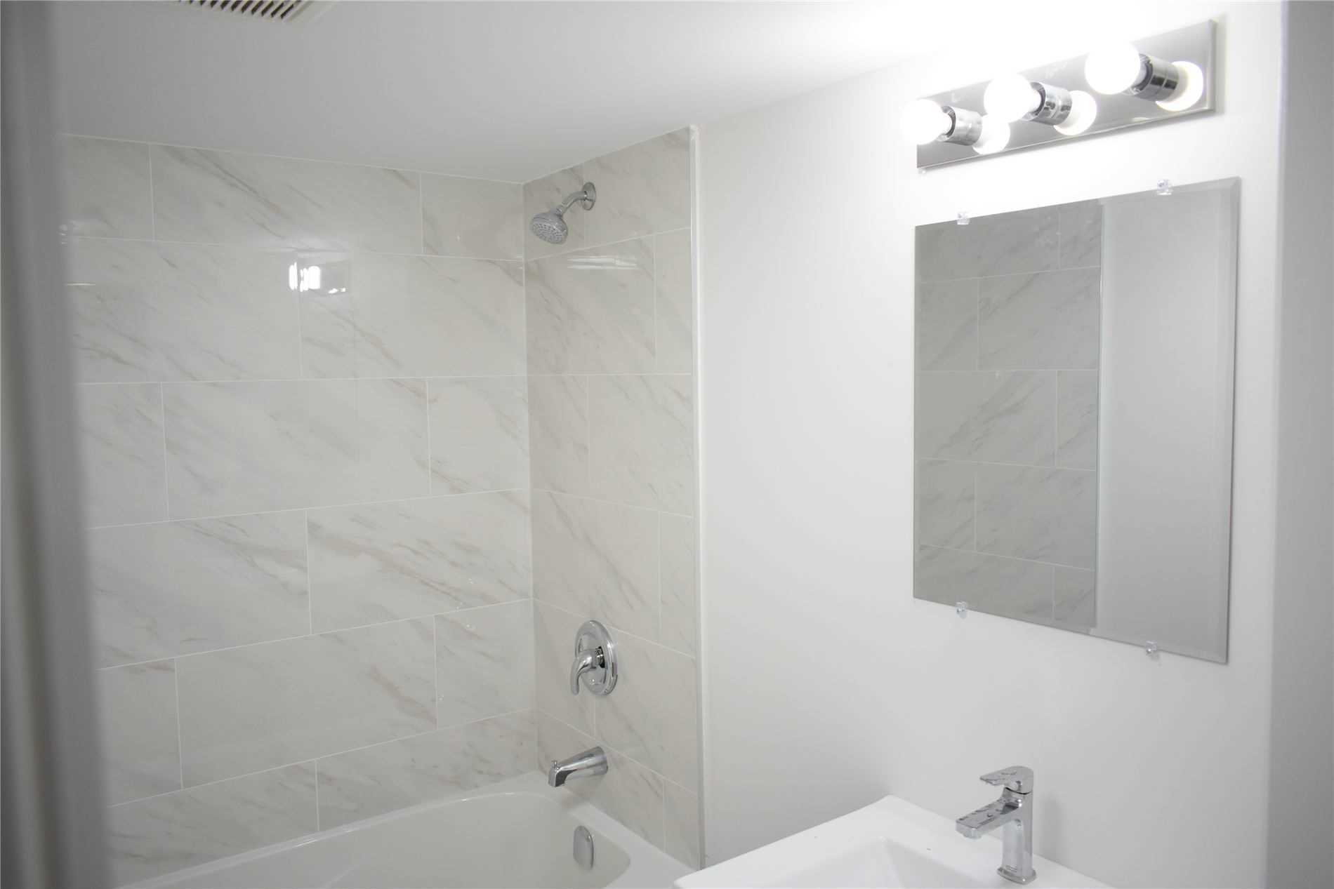 655 Cartier Avenue, #Lower