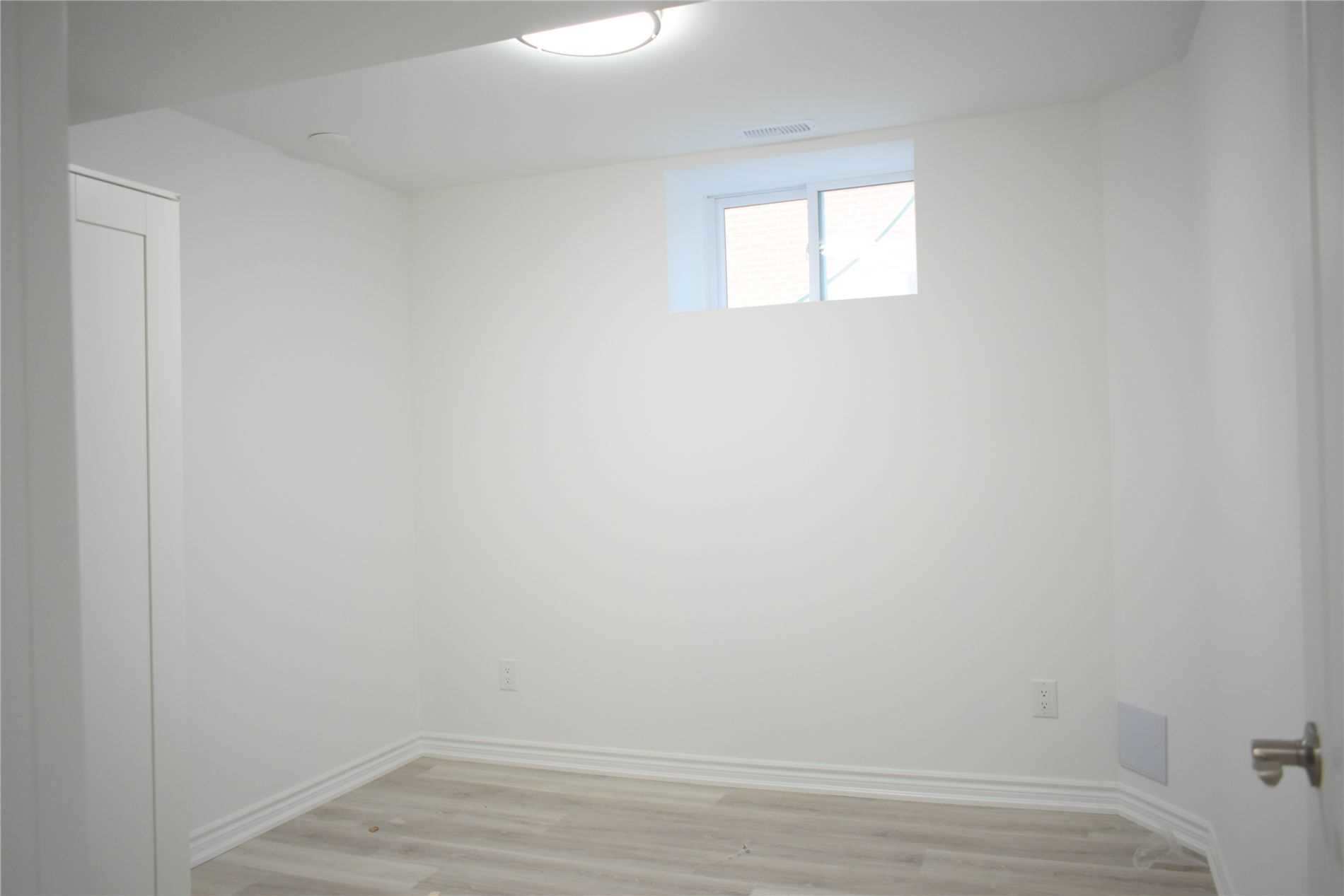 655 Cartier Avenue, #Lower