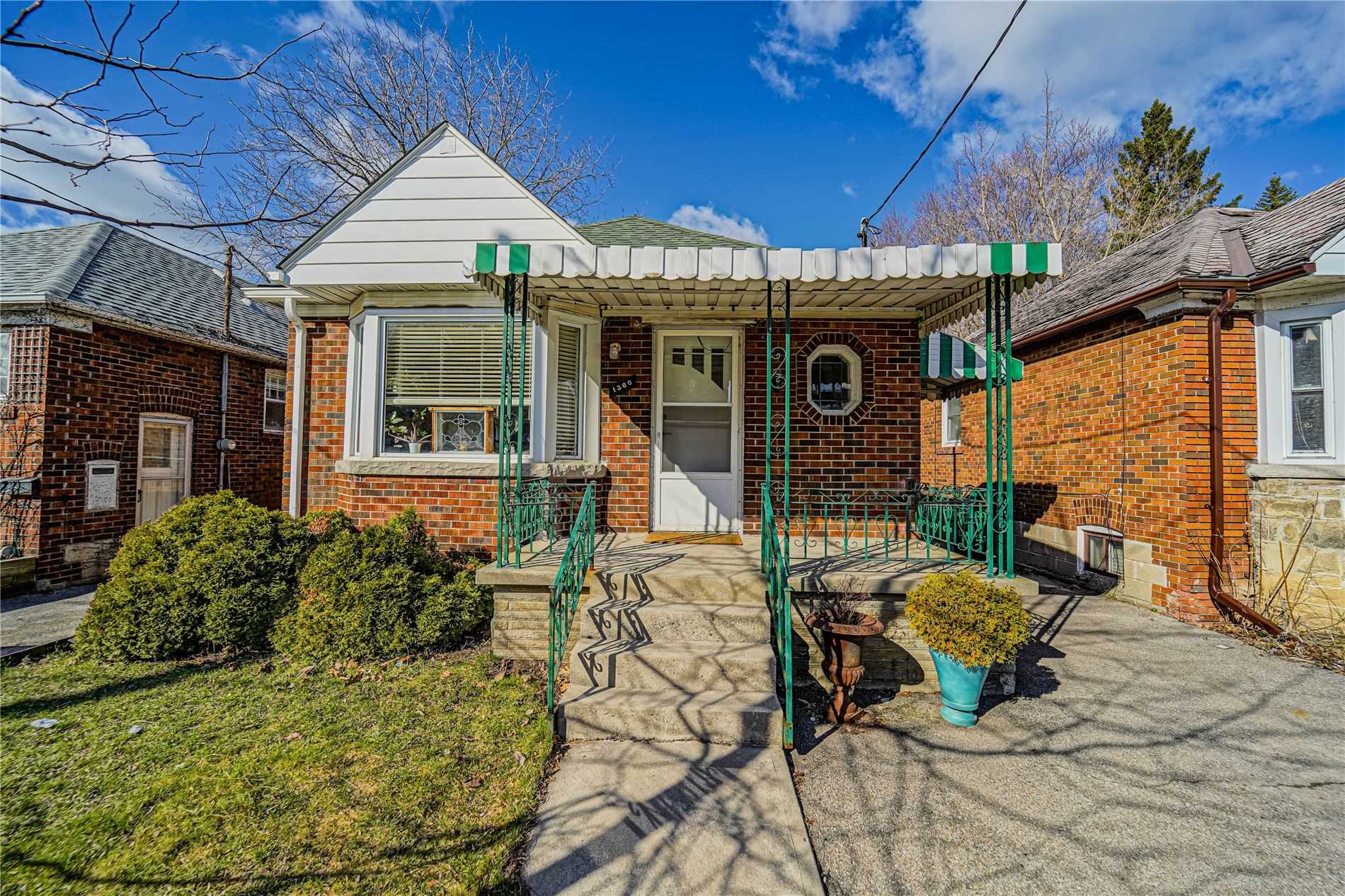 1360 Woodbine Avenue