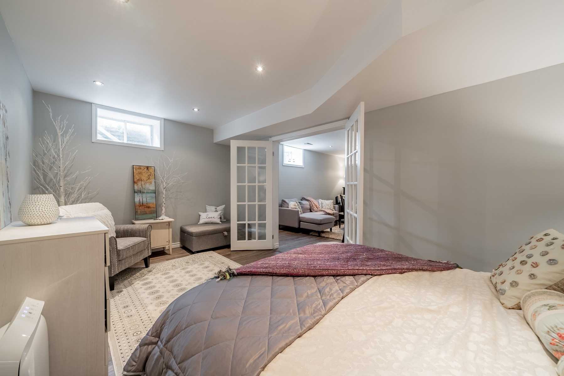 93 Raglan Rd W
