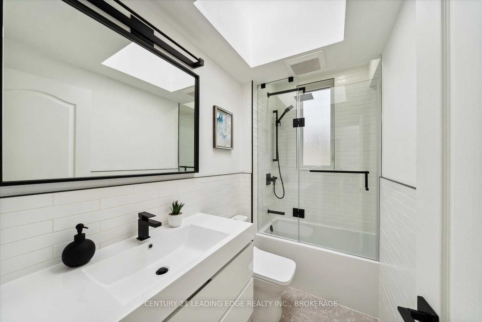 3 Lockwood Rd