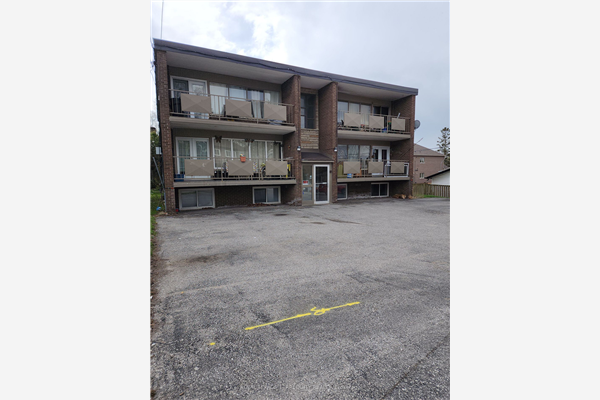 207 Trent St E, Whitby