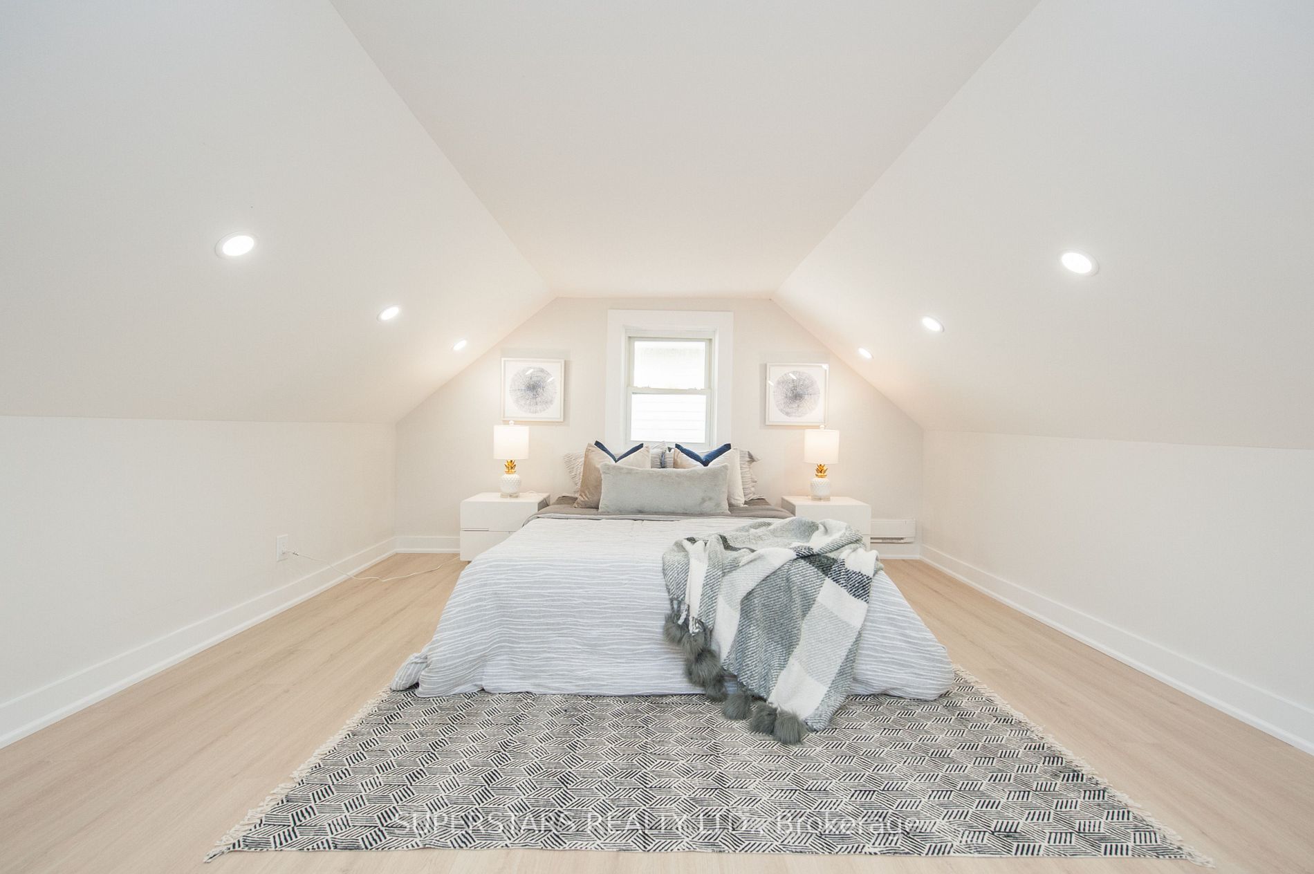 14 Pinegrove Ave