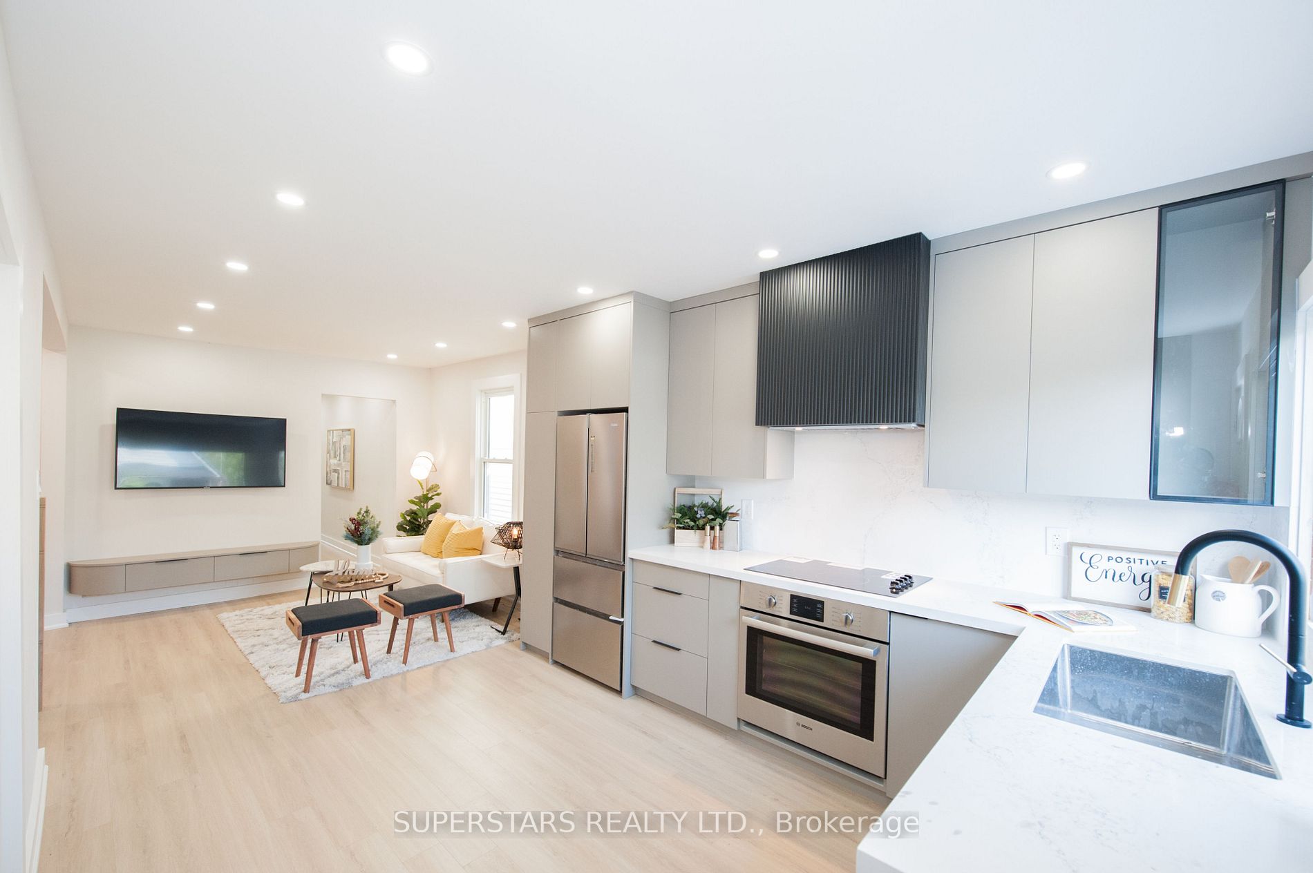 14 Pinegrove Ave
