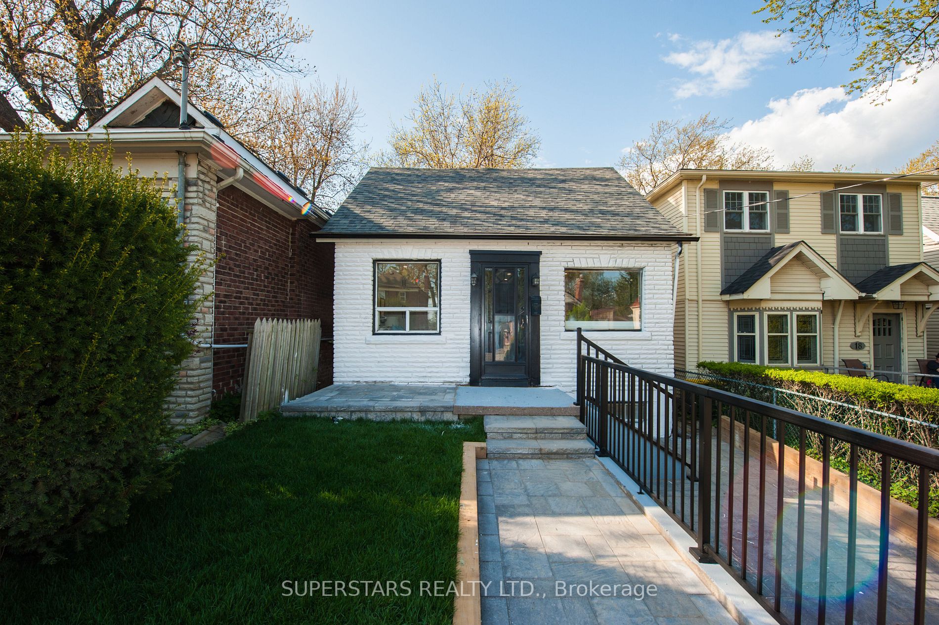 14 Pinegrove Ave