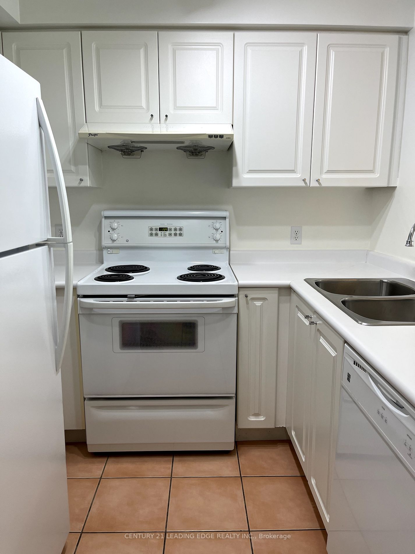 11 Lee Centre Dr, #708