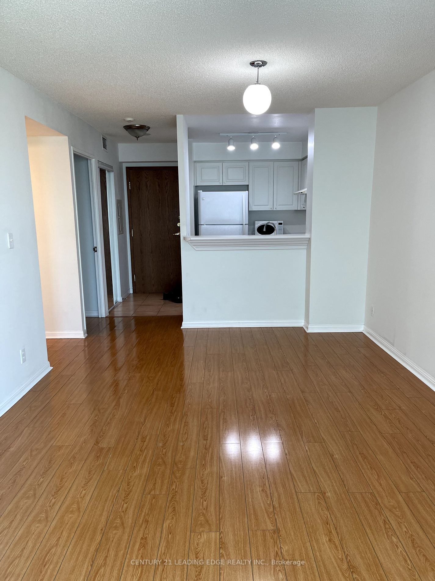 11 Lee Centre Dr, #708
