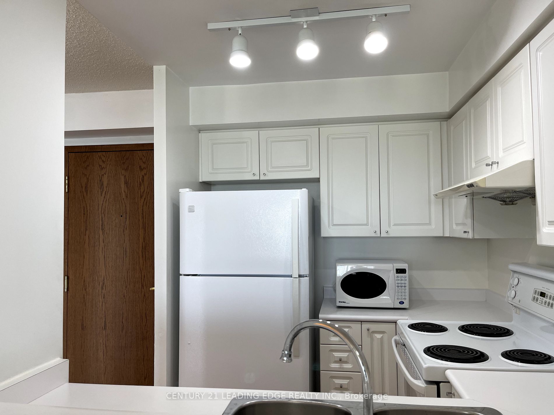 11 Lee Centre Dr, #708