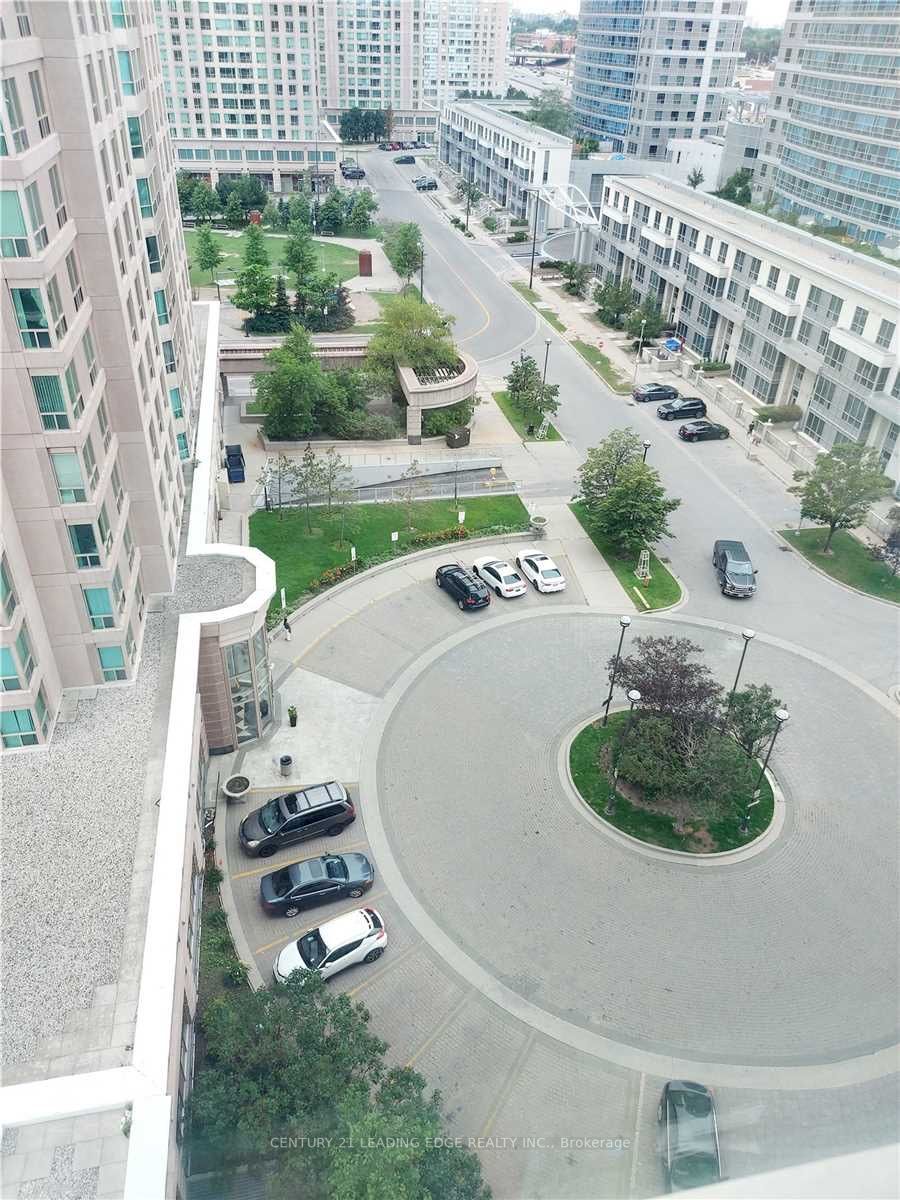 11 Lee Centre Dr, #708