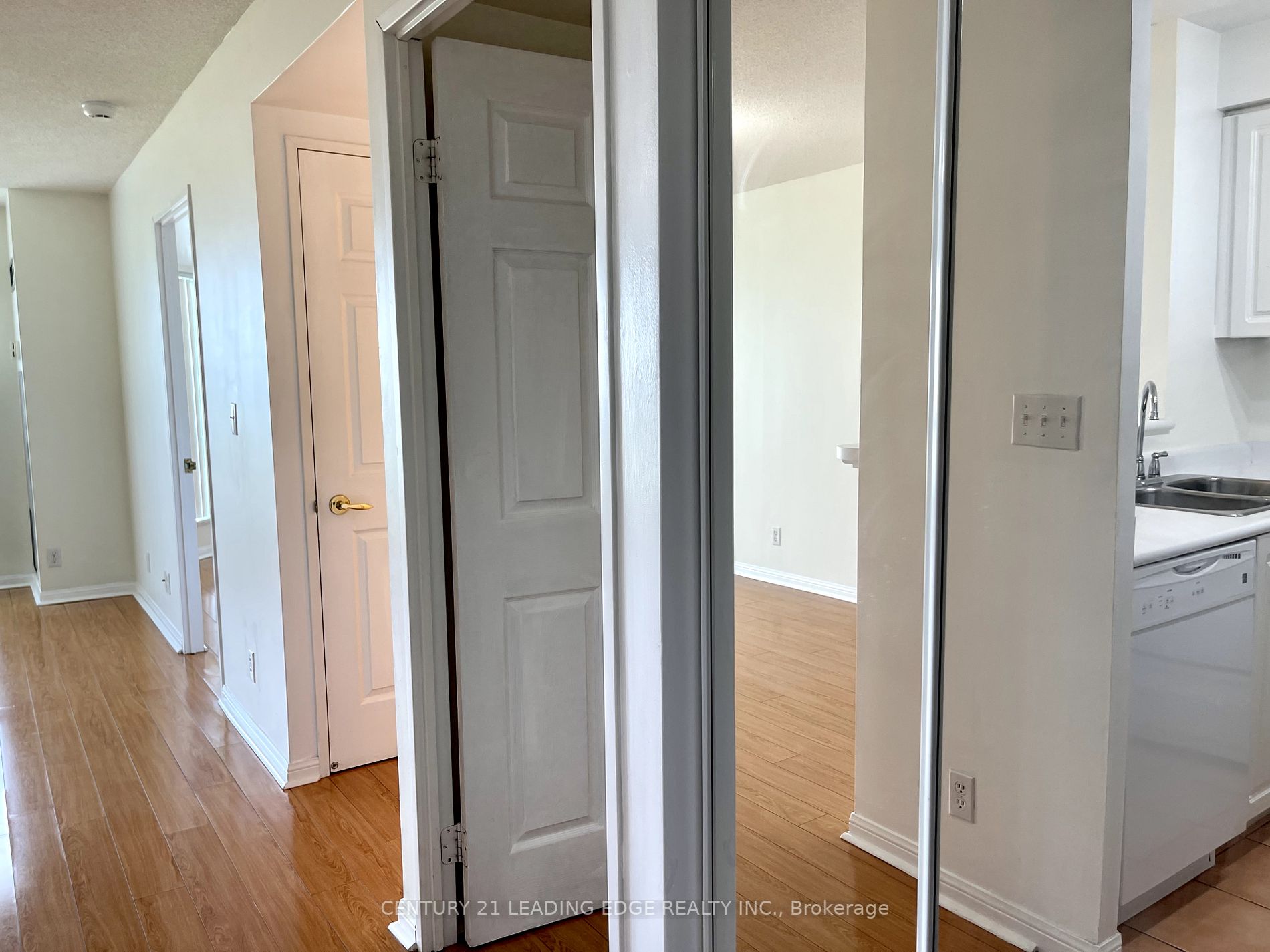 11 Lee Centre Dr, #708