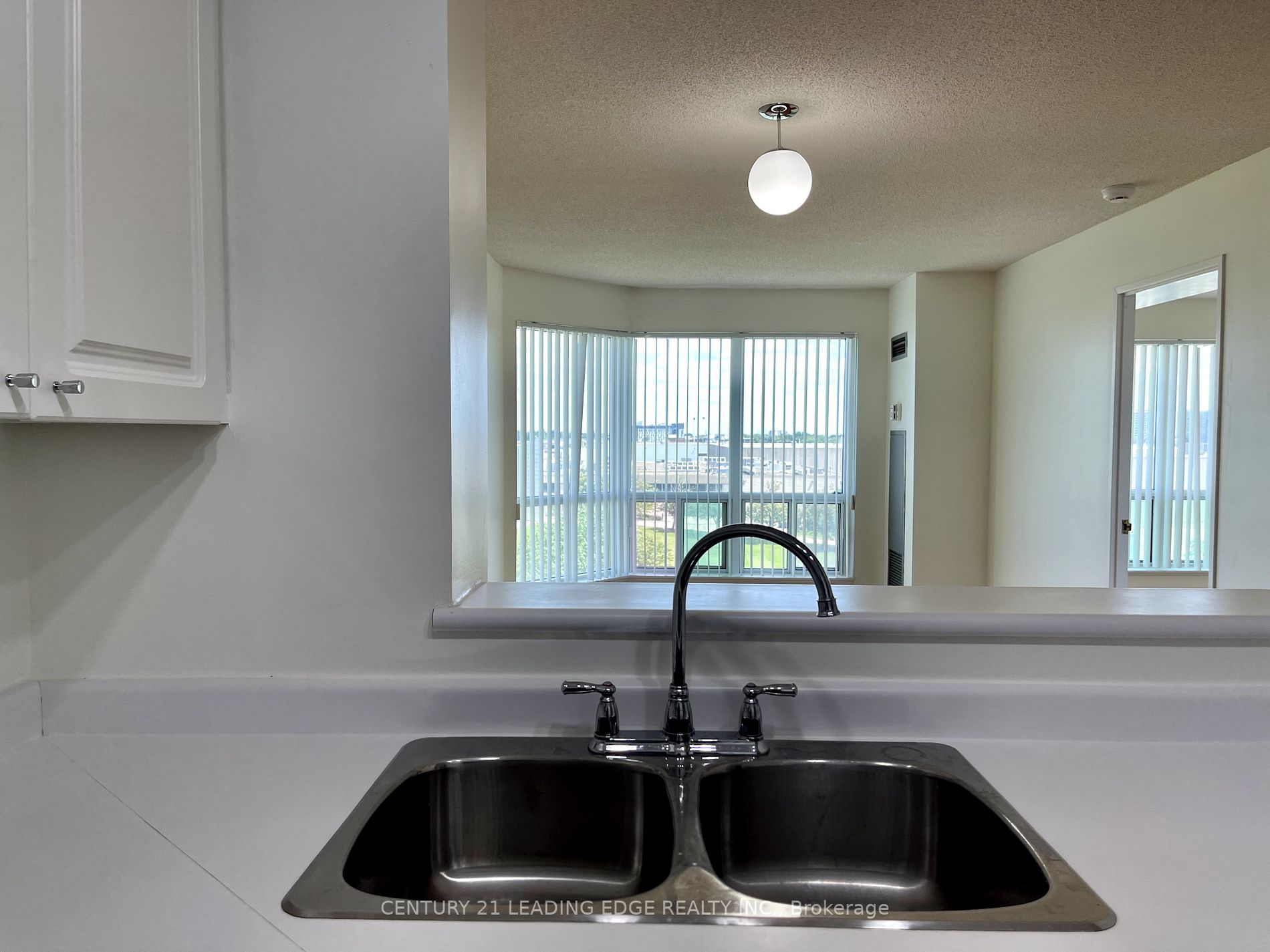 11 Lee Centre Dr, #708