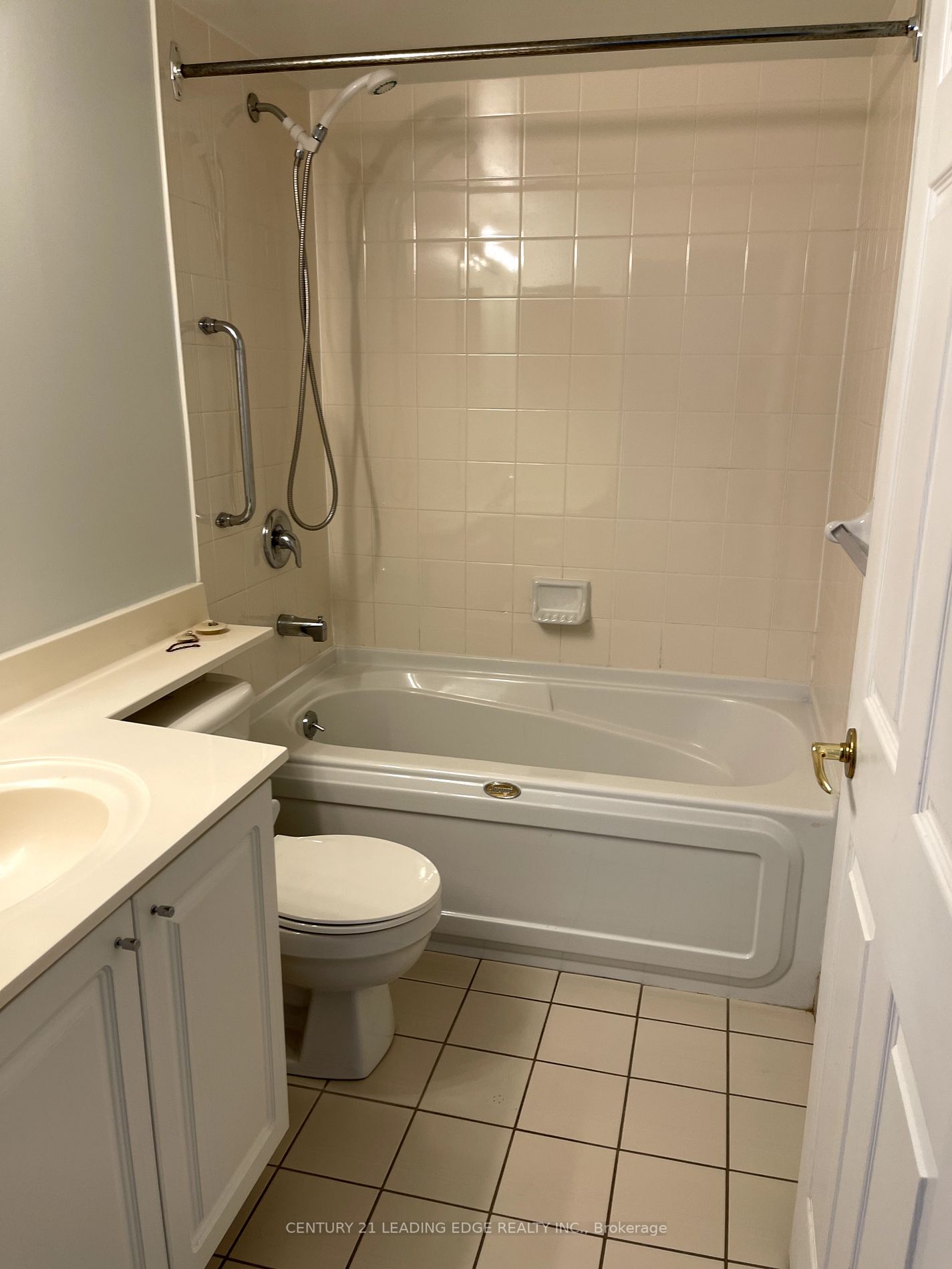 11 Lee Centre Dr, #708